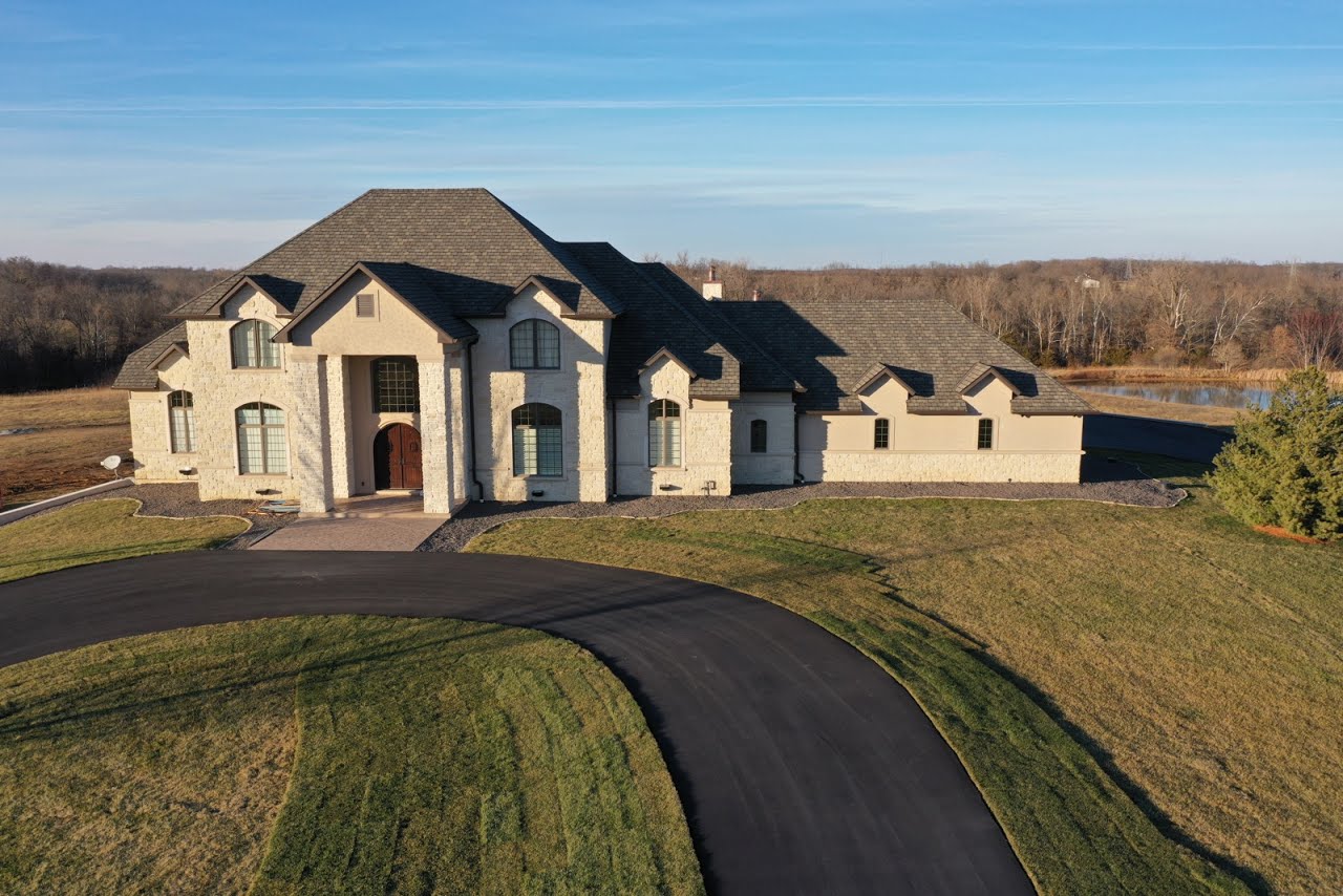 Grand Manor Roofing Progect - Fulton, MO | Expert Roofing & Exteriors - 1